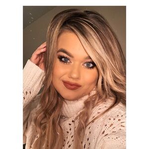 Meet your Posher, Alexis